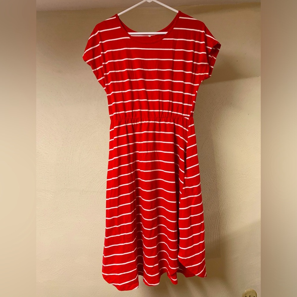 Red and white striped midi T-shirt dress size medium EUC